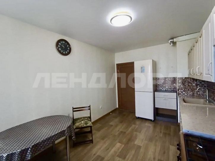 3-комн квартира улица Котова, 12к2