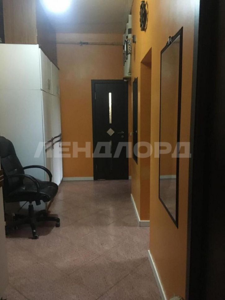3-комн квартира улица Бекентьева, 4